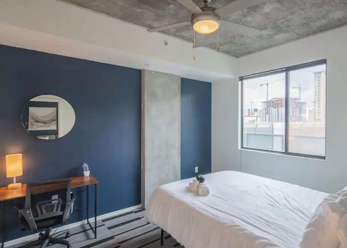 Adorable 1bd - Downtown - Gym, Pool, Parking *