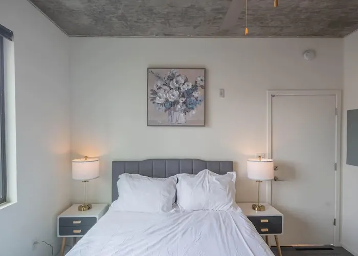 Adorable 1bd - Downtown - Gym, Pool, Parking