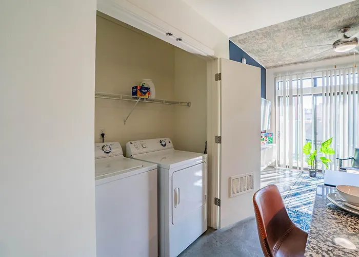 Apartment Adorable 1bd - Downtown - Gym, Pool, Parking *