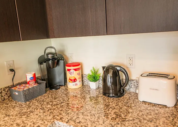 Adorable 1bd - Downtown - Gym, Pool, Parking *