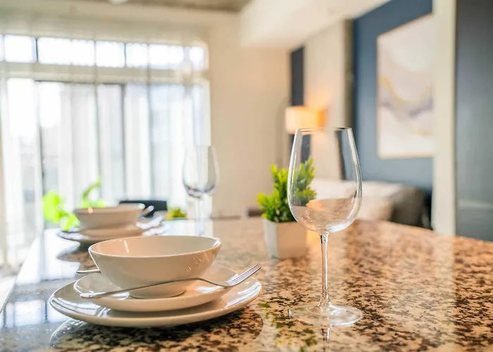 Adorable 1bd - Downtown - Gym, Pool, Parking Apartment *