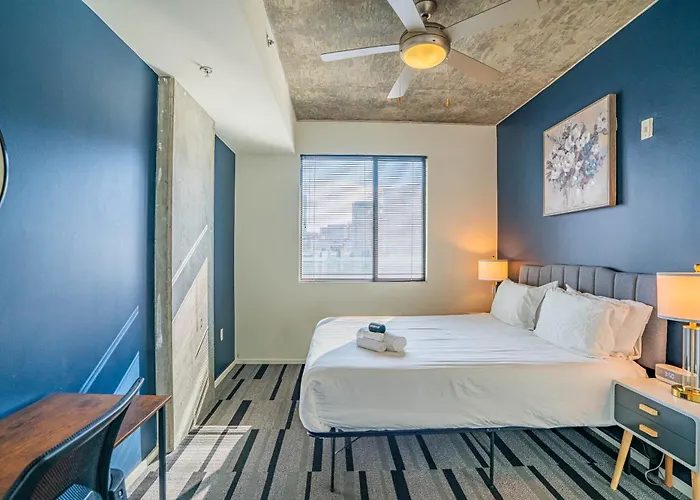 Adorable 1bd - Downtown - Gym, Pool, Parking Apartment *