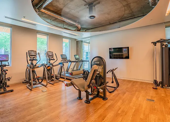 Adorable 1bd - Downtown - Gym, Pool, Parking